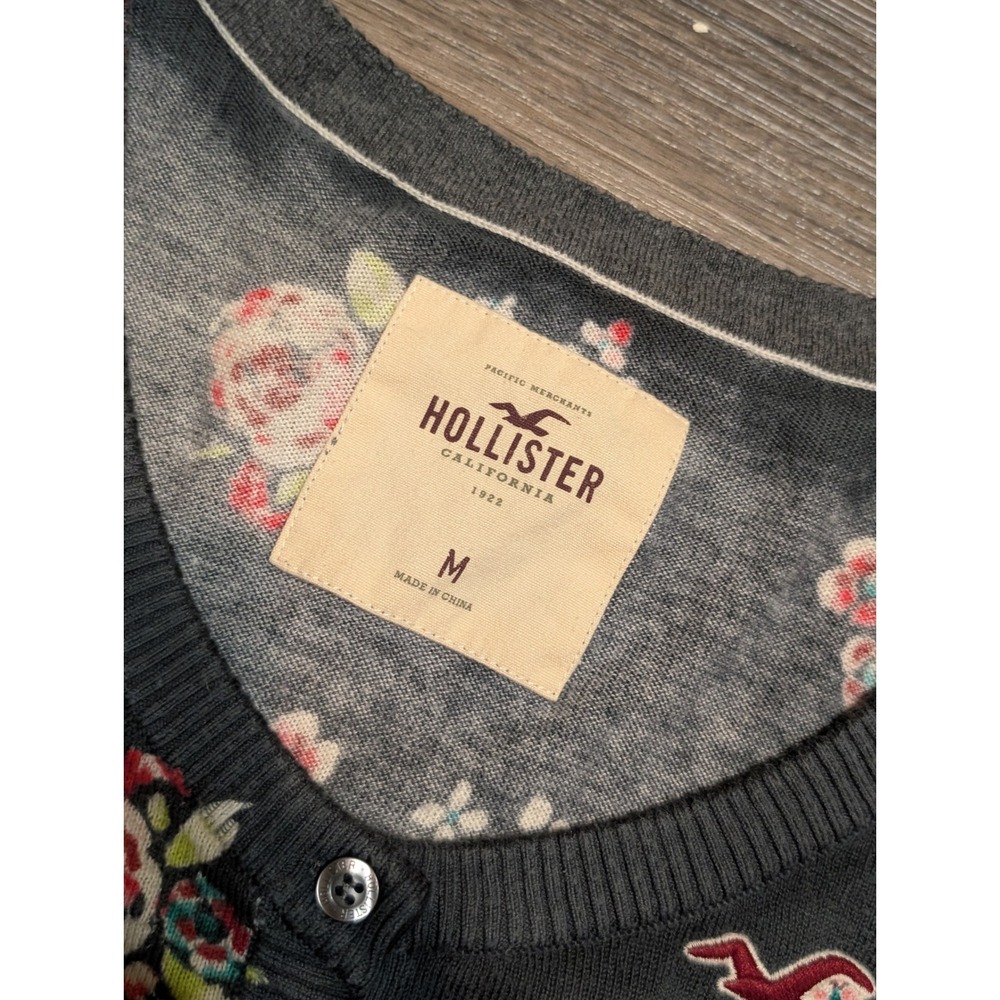 Hollister Floral Cardigan Sweater Womens Medium Dark Gray Button Front Knit Logo - Picture 5 of 5